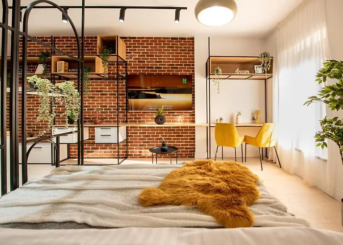 The White Queen - Amazing With Dambovita View Apartmán