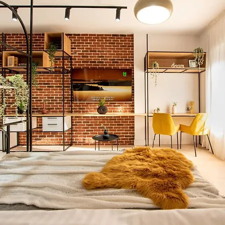 The White Queen - Amazing With Dambovita View Apartamento