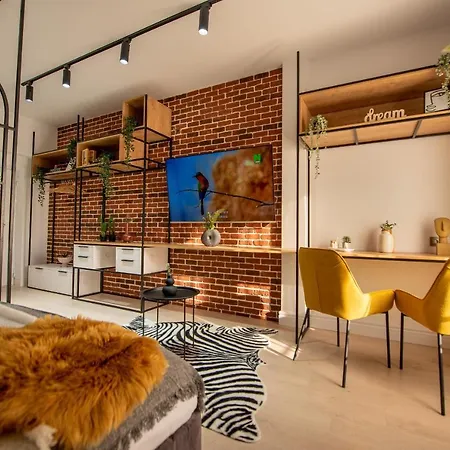 The White Queen - Amazing With Dambovita View * Bucharest