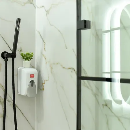 Apartment The White Queen - Amazing With Dambovita View Bucharest