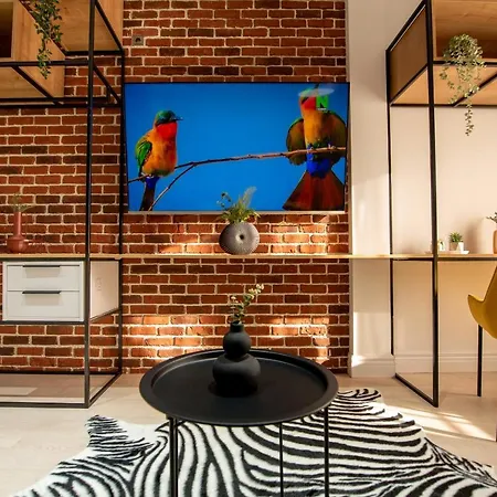 The White Queen - Amazing With Dambovita View Apartamento