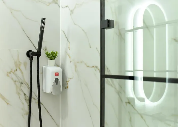 Апартаменти The White Queen - Amazing With Dambovita View Бухарест