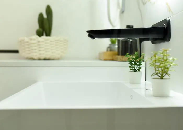 The White Queen - Amazing With Dambovita View Boekarest